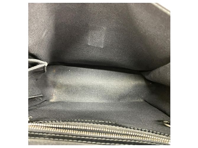 Borsa a tracolla Louis Vuitton Taiga Yaranga Grigio - vista 4