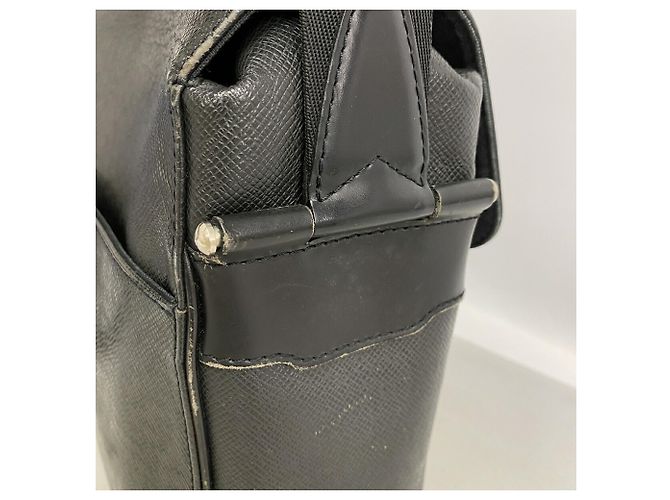 Borsa a tracolla Louis Vuitton Taiga Yaranga Grigio - vista 9