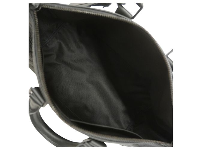 Sac à main Louis Vuitton Keepall Bandoulière 35 Monogram Taurillon Noir - vue 4
