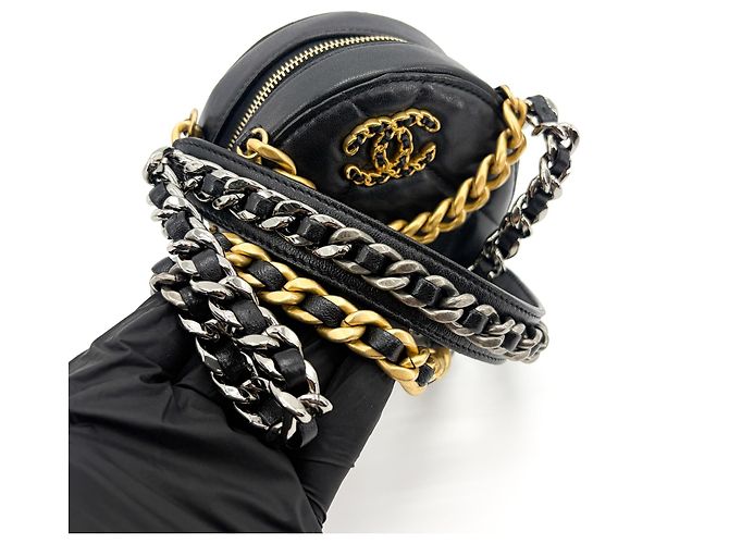 Chanel 19 Runde Clutch mit Kette aus gestepptem Leder Schwarz - Ansicht 7