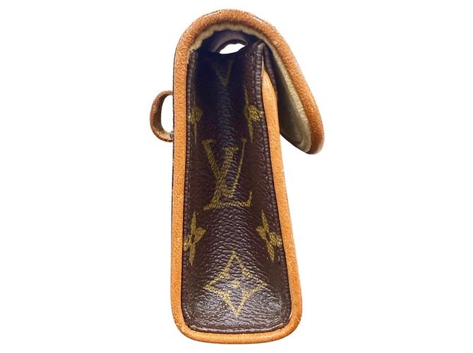 Louis Vuitton Monogram Pochette Florentine Fanny Pack Castaño Monograma - vista 3