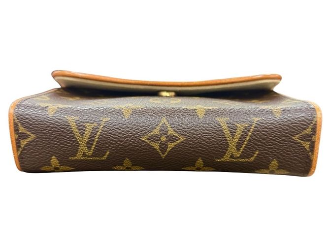 Louis Vuitton Monogram Pochette Florentine Fanny Pack Castaño Monograma - vista 4