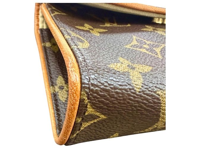 Louis Vuitton Monogram Pochette Florentine Fanny Pack Castaño Monograma - vista 6