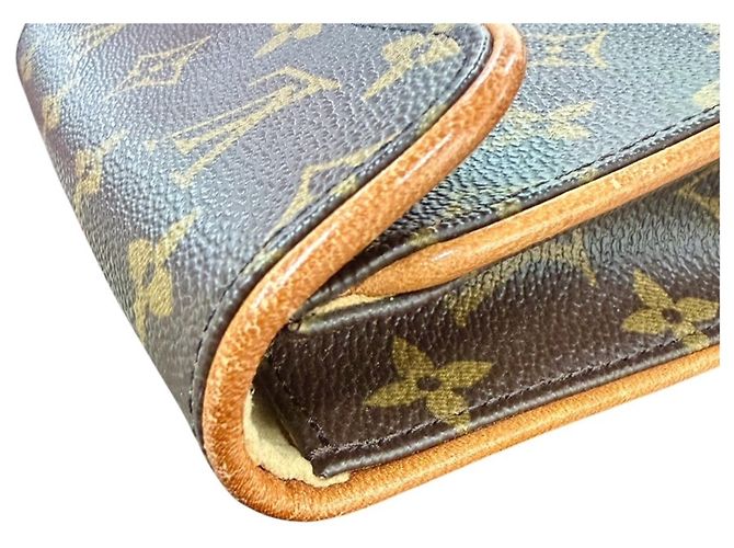 Louis Vuitton Monogram Pochette Florentine Fanny Pack Castaño Monograma - vista 8