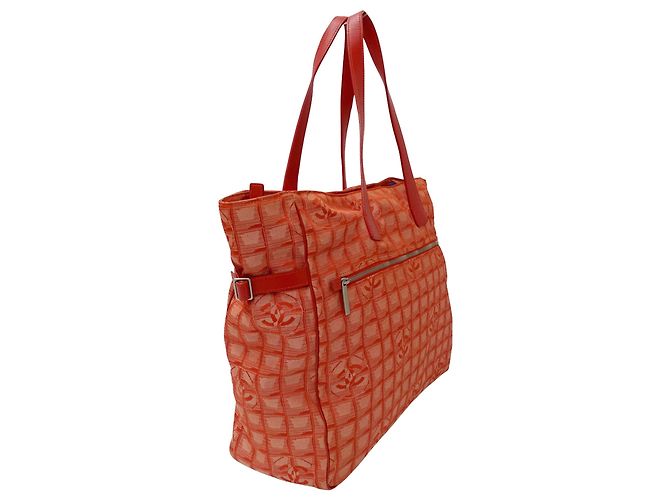 Chanel Tote Bag aus rotem Nylon - Ansicht 4
