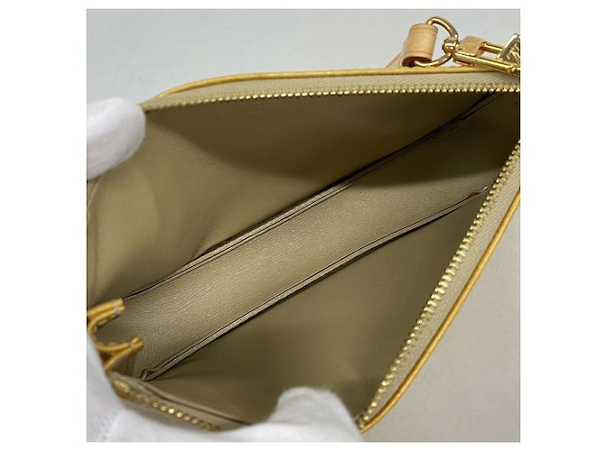 Borsa/Pochette Louis Vuitton Vernis Lexington M91010 Beige - vista 4