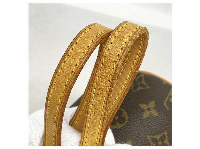 Bolso Louis Vuitton Monogram Papillon 26 Castaño - vista 7