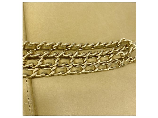 Chanel Schultertasche aus braunem Lammleder - Ansicht 9