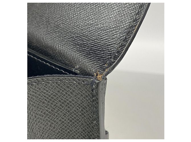 Louis Vuitton Taiga Robusto 1 Briefcase Cinza - vista 6