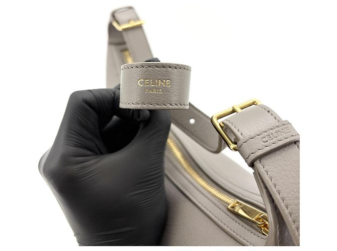 Céline Celine Heloise Triomphe geprägtes Leder Medium Braun - Ansicht 7