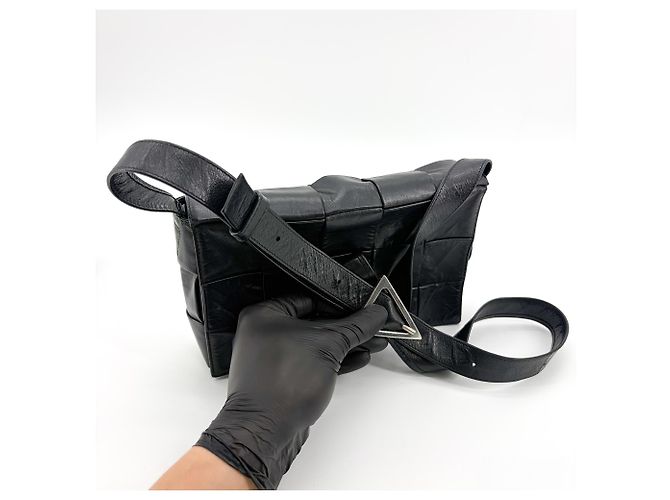 Bottega Veneta Cassette Maxi Intrecciato Leather Mini Nero - vista 5