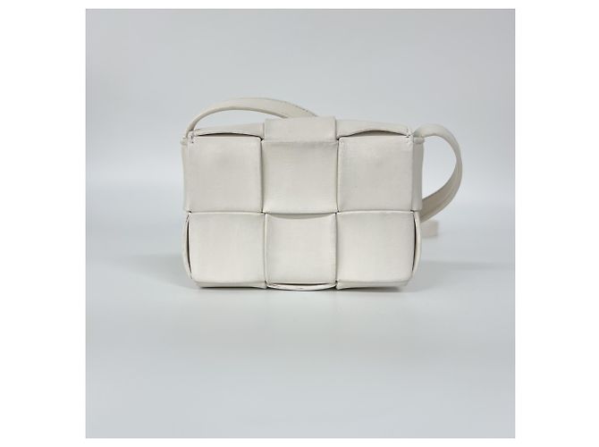Bottega Veneta Cassette Maxi Intrecciato Leather Candy Bianco - vista 2