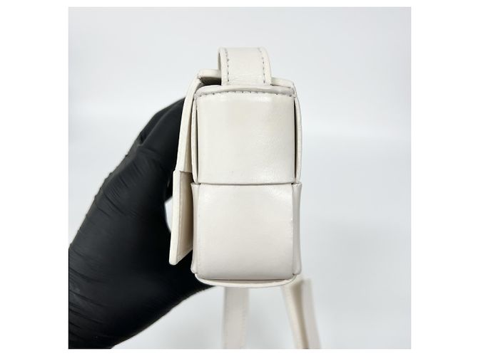 Bottega Veneta Cassette Maxi Intrecciato Leather Candy Bianco - vista 4