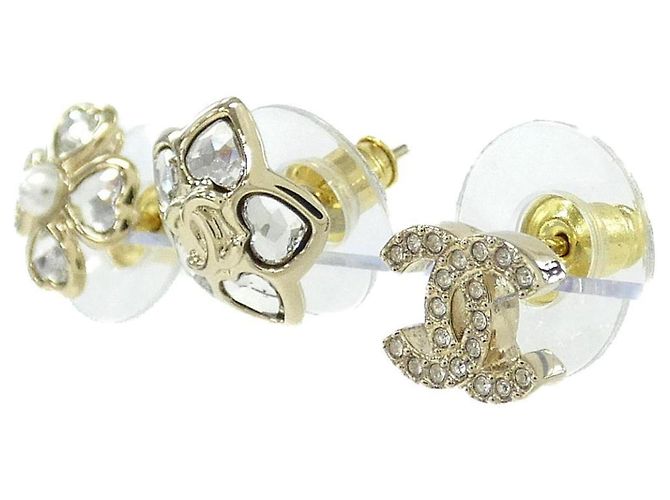 Orecchini a lobo Chanel ABG272 Bianco D'oro - vista 2