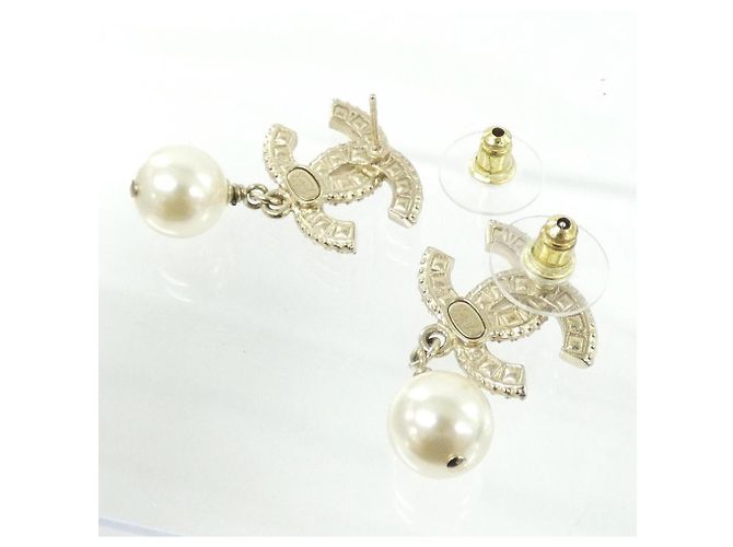Orecchini a lobo Chanel 86506 Oro e Bianco D'oro - vista 3