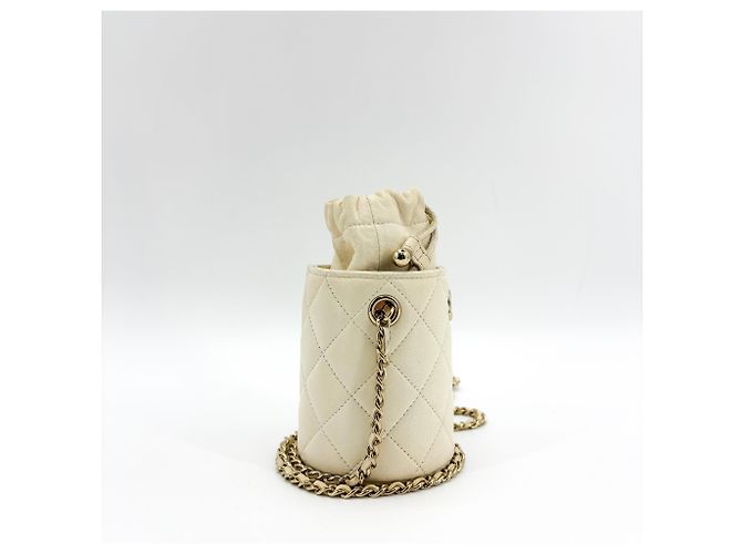 Borsa a secchiello Chanel con coulisse e catena in pelle d'agnello matelassé Mini D'oro - vista 4