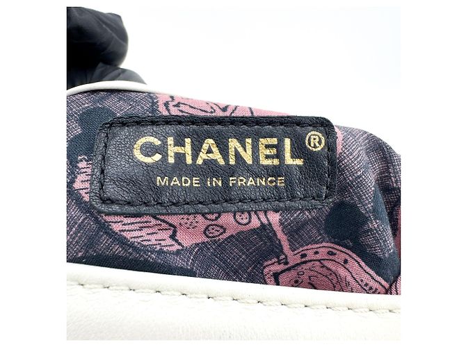 Chanel CC Lock Flap Bucket Quilted Lambskin Small Blanco - vista 6