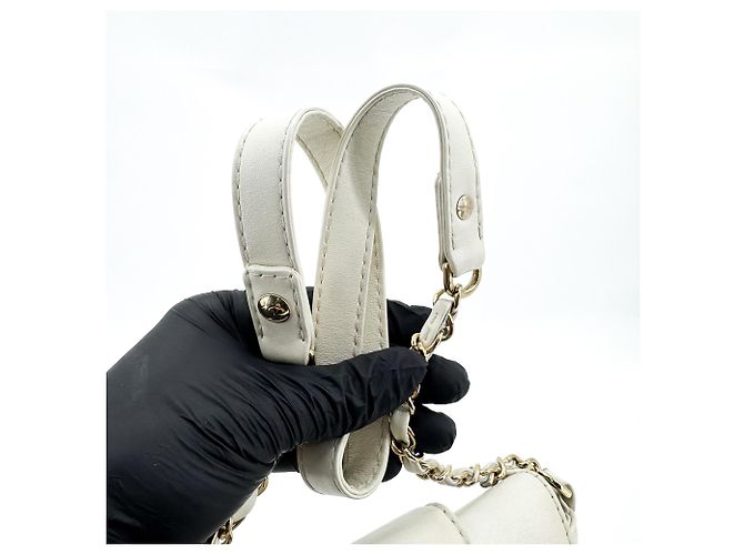 Chanel CC Lock Flap Bucket Quilted Lambskin Small Blanco - vista 7