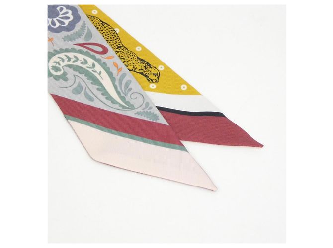 Hermès Hermes Guepards Bandana Twilly Scarf Castaño Amarillo - vista 2