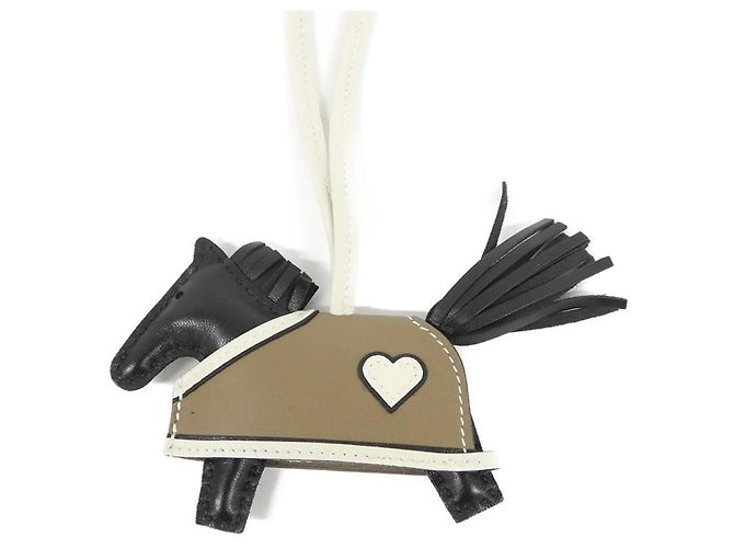 Hermès Hermes Rodeo Robeo Coeur PM Handbag Charm Schwarz - Ansicht 2