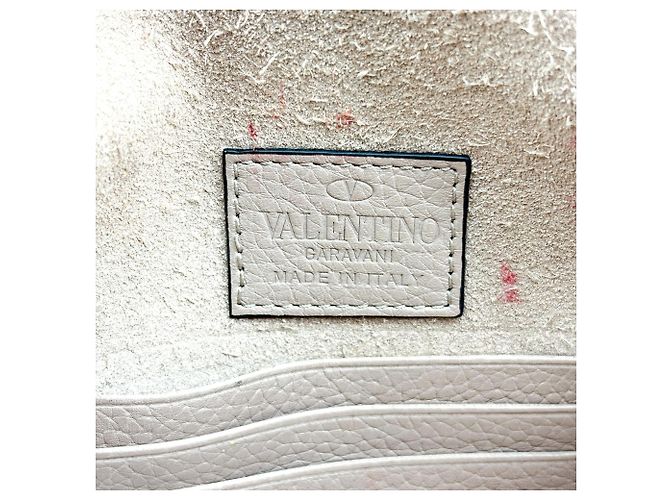 Valentino Garavani Rockstud Envelope Wristlet Clutch Leather Small Beige - vista 6