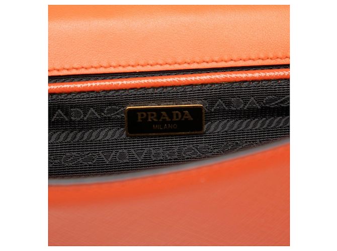 Bolsa de Ombro Prada Saffiano com Corrente Laranja - vista 5