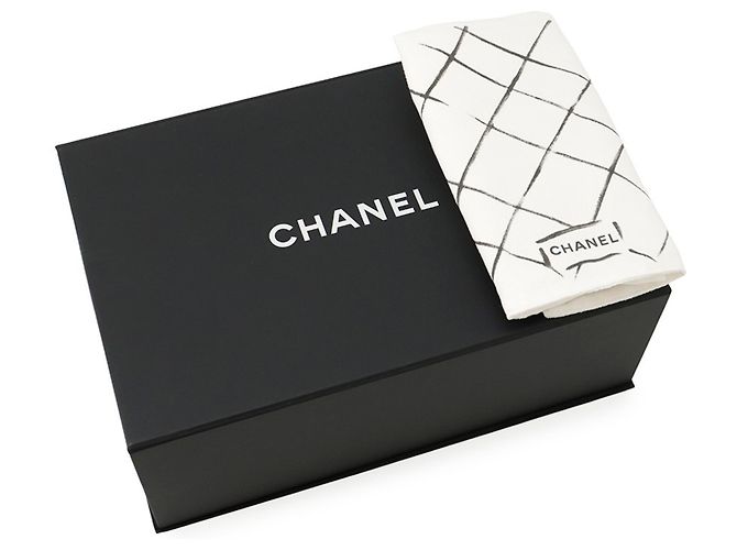 Borsa a spalla Chanel Black Matelassé Nero - vista 19
