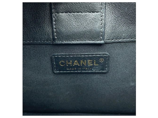 Borsa a tracolla Chanel Matelassé in pelle nera Nero - vista 15