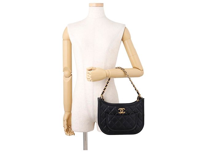 Borsa a tracolla Chanel Matelassé in pelle nera Nero - vista 4