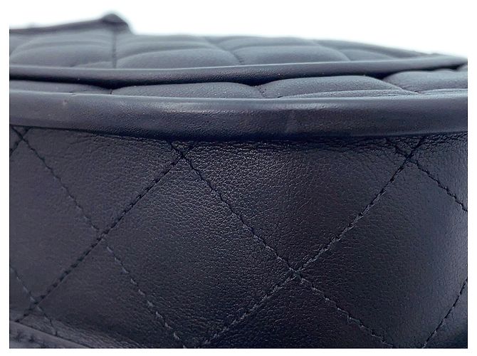 Borsa a tracolla Chanel Matelassé in pelle nera Nero - vista 7