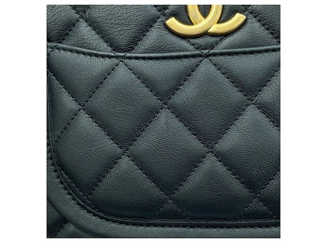Borsa a tracolla Chanel Matelassé in pelle nera Nero - vista 8