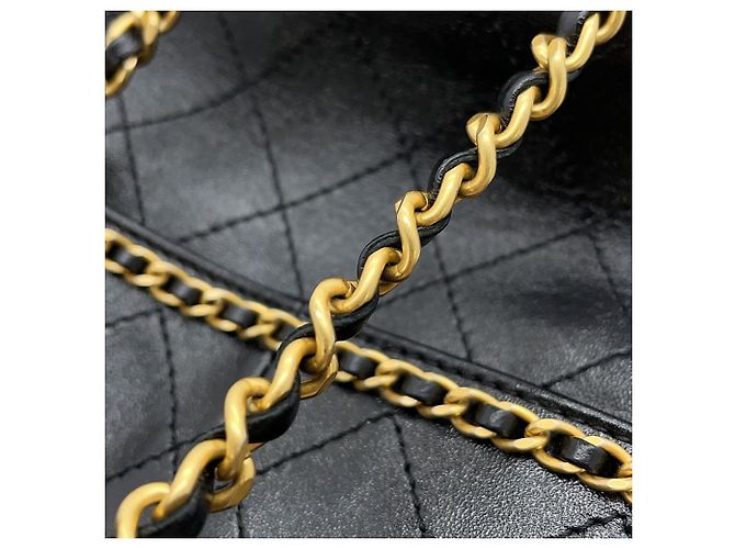 Borsa a tracolla Chanel Matelassé in pelle d'agnello nera Nero - vista 12