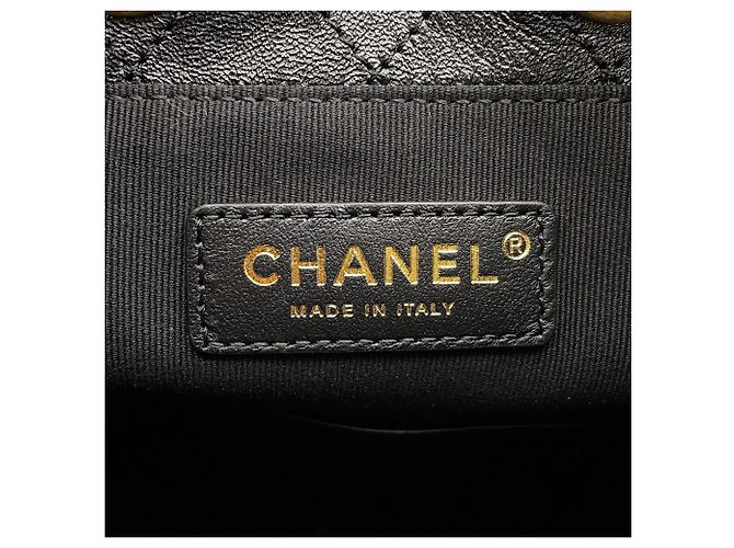 Borsa a tracolla Chanel Matelassé in pelle d'agnello nera Nero - vista 17