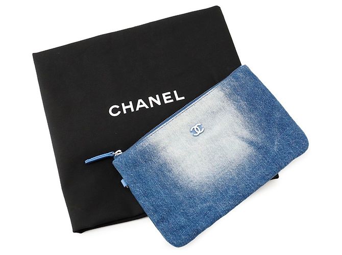 Borsa a tracolla Chanel Matelassé in denim blu - vista 19