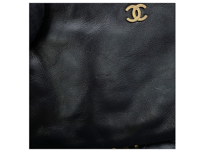 Chanel 22 Borsa a tracolla Chanel Matelassé in nero - vista 11