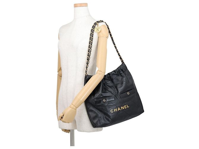 Chanel 22 Borsa a tracolla Chanel Matelassé in nero - vista 4