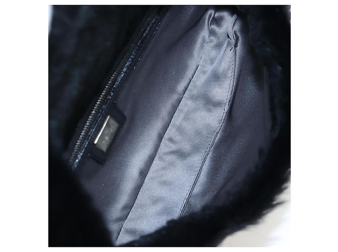 Borsa a tracolla FENDI Mamma Baguette in pelliccia nera Auth 206008SAM Nero - vista 20