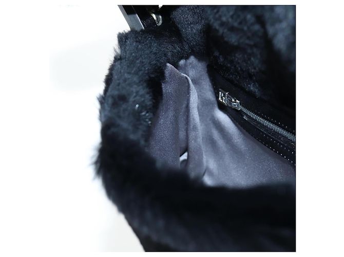 Borsa a tracolla FENDI Mamma Baguette in pelliccia nera Auth 206008SAM Nero - vista 22