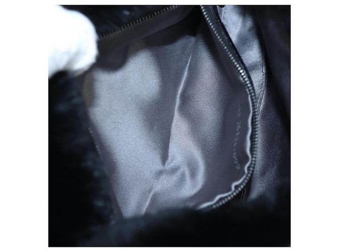 Borsa a tracolla FENDI Mamma Baguette in pelliccia nera Auth 206008SAM Nero - vista 24