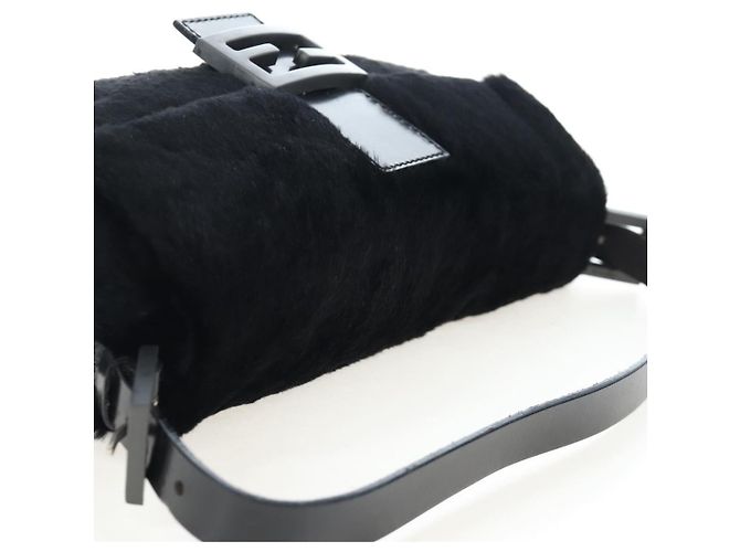 Borsa a tracolla FENDI Mamma Baguette in pelliccia nera Auth 206008SAM Nero - vista 6