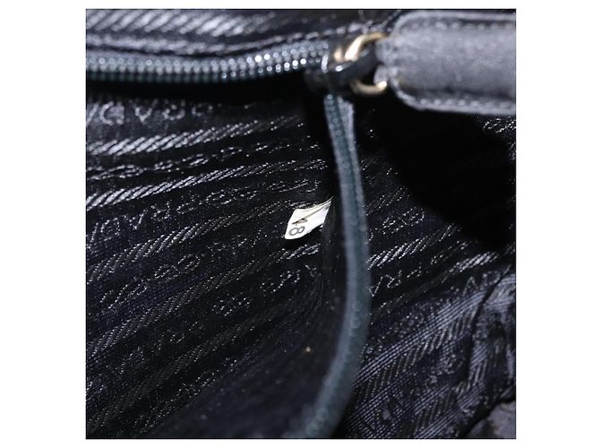 Bolsa de Ombro com Corrente PRADA Nylon Black Gold Auth ar14310A Preto Dourado - vista 23