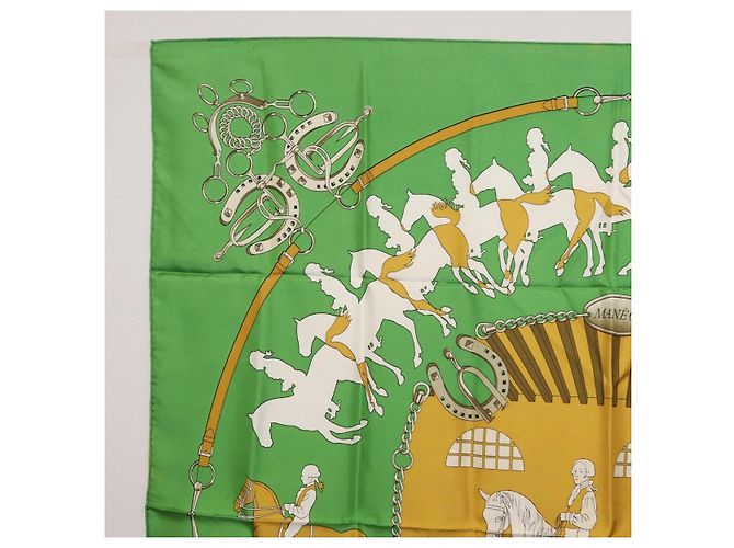 Hermès Foulard HERMES Carre90 "MAN`EGE" Seta Verde Auth bs37309 - vista 2