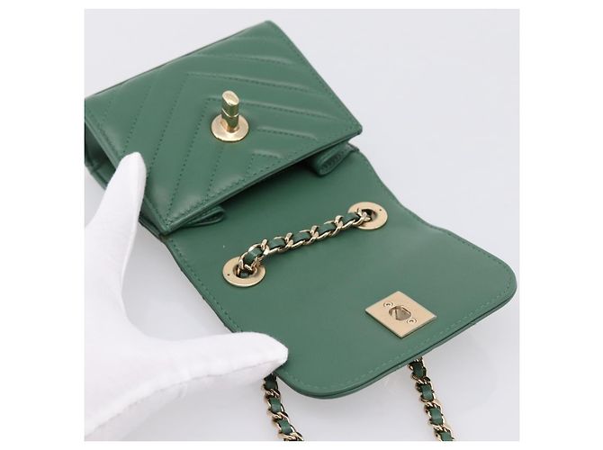 Borsa a tracolla con catena CHANEL V Stitch in pelle d'agnello verde e oro CC Auth 206308SAM D'oro - vista 16