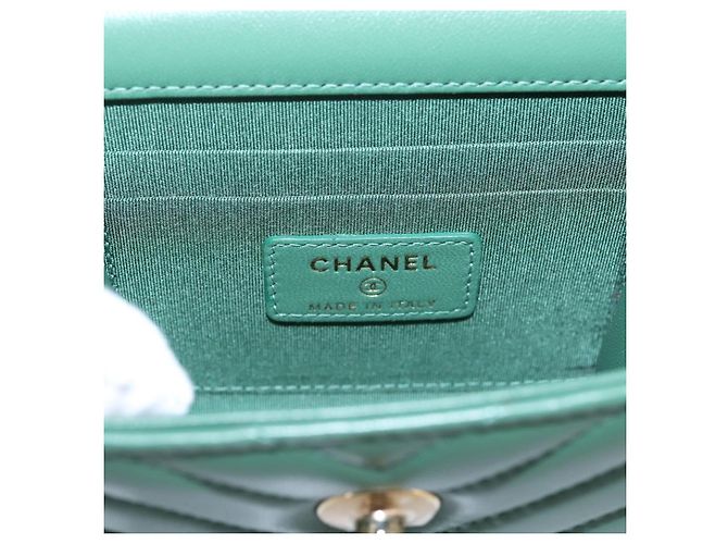 Borsa a tracolla con catena CHANEL V Stitch in pelle d'agnello verde e oro CC Auth 206308SAM D'oro - vista 17