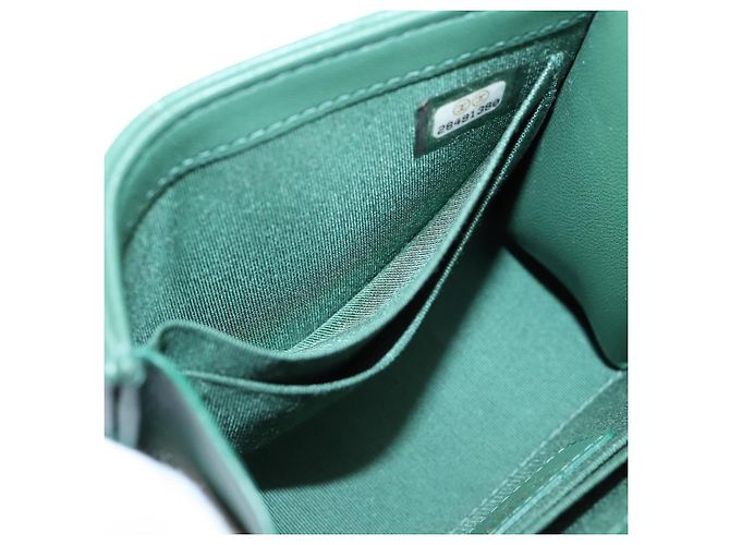 Borsa a tracolla con catena CHANEL V Stitch in pelle d'agnello verde e oro CC Auth 206308SAM D'oro - vista 22