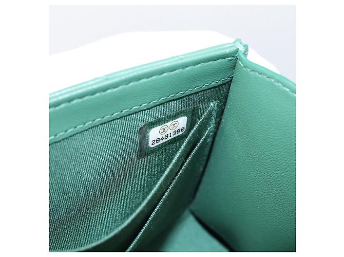 Borsa a tracolla con catena CHANEL V Stitch in pelle d'agnello verde e oro CC Auth 206308SAM D'oro - vista 23