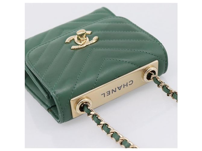 Borsa a tracolla con catena CHANEL V Stitch in pelle d'agnello verde e oro CC Auth 206308SAM D'oro - vista 6