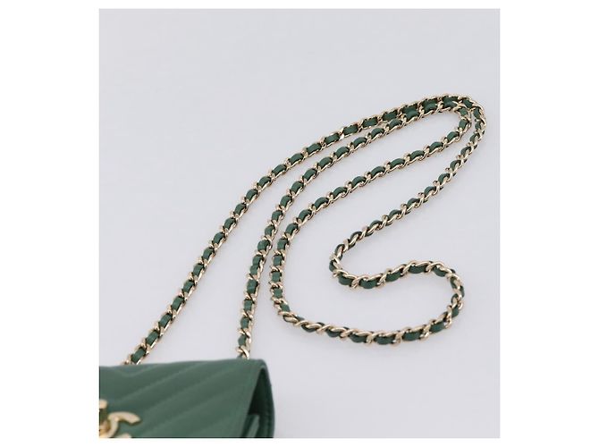 Borsa a tracolla con catena CHANEL V Stitch in pelle d'agnello verde e oro CC Auth 206308SAM D'oro - vista 8
