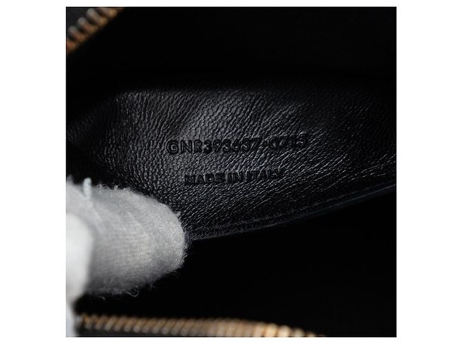 Autre Marque Borsa Camera Classic Monogram Medium in Grain de Poudre Nera Saint Laurent Nero - vista 6