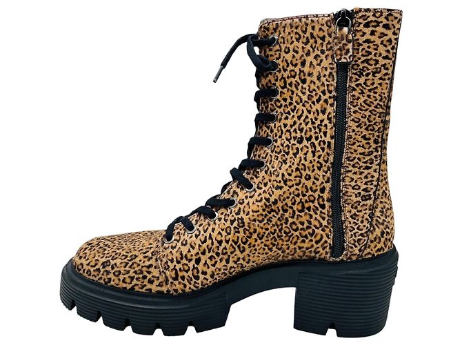Botines Stuart Weitzman Soho de pelo de becerro con estampado de leopardo Tan / Black Camello - vista 3